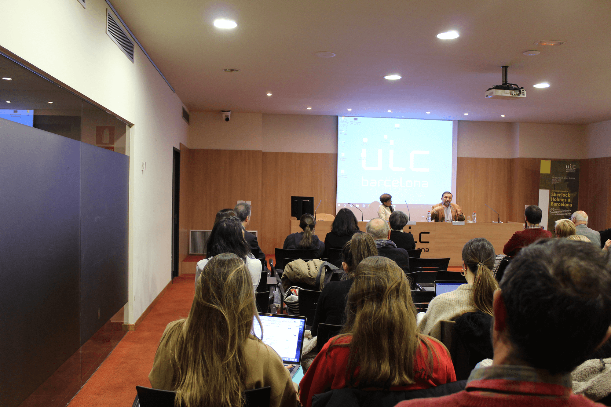 Sergio Vila-Sanjuán, escritor y periodista, y Teresa Vallès. Presentación de las jornadas “Sherlock Holmes en Barcelona”, UIC Barcelona, 29 de enero de 2019.