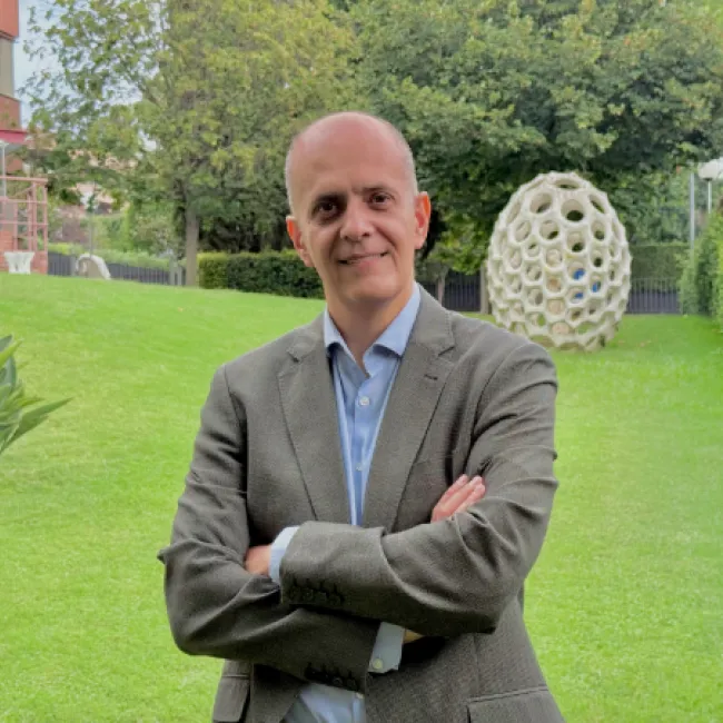 Dr. Eduardo Mirpuri Merino